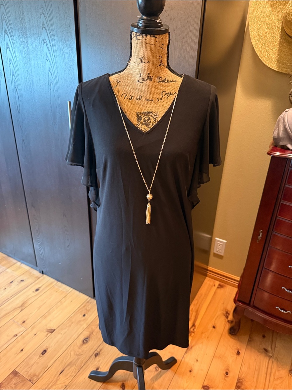 MSK Black Sz Medium V-Neck Flutter Sleeve Dress